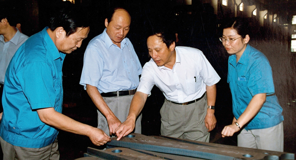 新一屆領(lǐng)導(dǎo)班子上任，掀開徐工變革發(fā)展新篇章