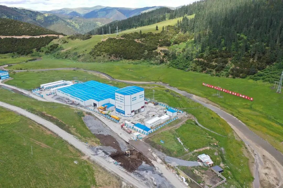 “站”立高原！徐工攪拌站助力川藏線建設(shè)！