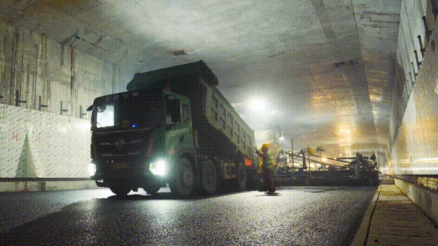 開車穿越海底！徐工又干了個(gè)大灣區(qū)超級(jí)工程！