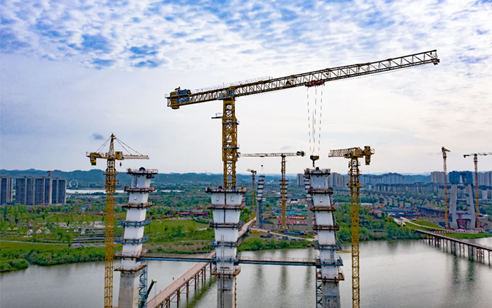助力涪江兩岸“雙向奔赴”，徐工群塔顯身手！