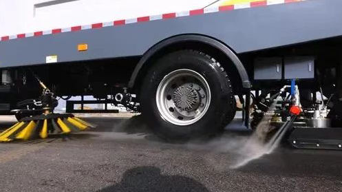 全力以“復(fù)”洗城清淤，徐工在行動(dòng)！