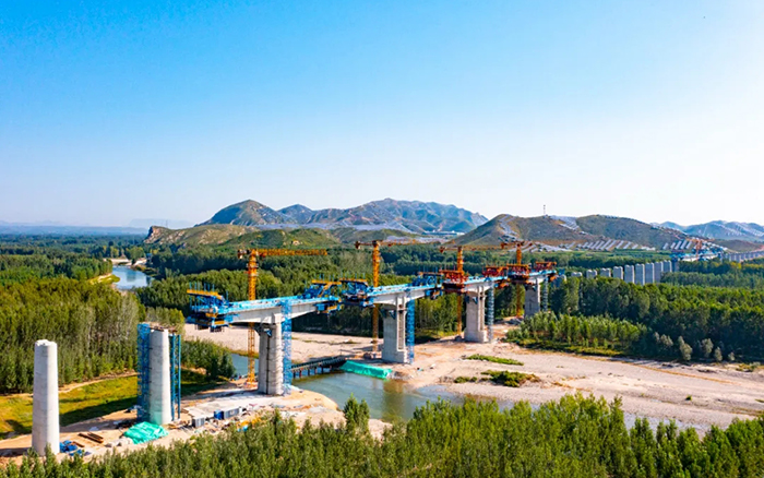 群塔筑雄忻！徐工助建山西首條時速350公里高鐵