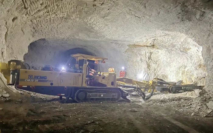 窄小巷道作業(yè)！徐工掘進鉆車助力鐵礦開采