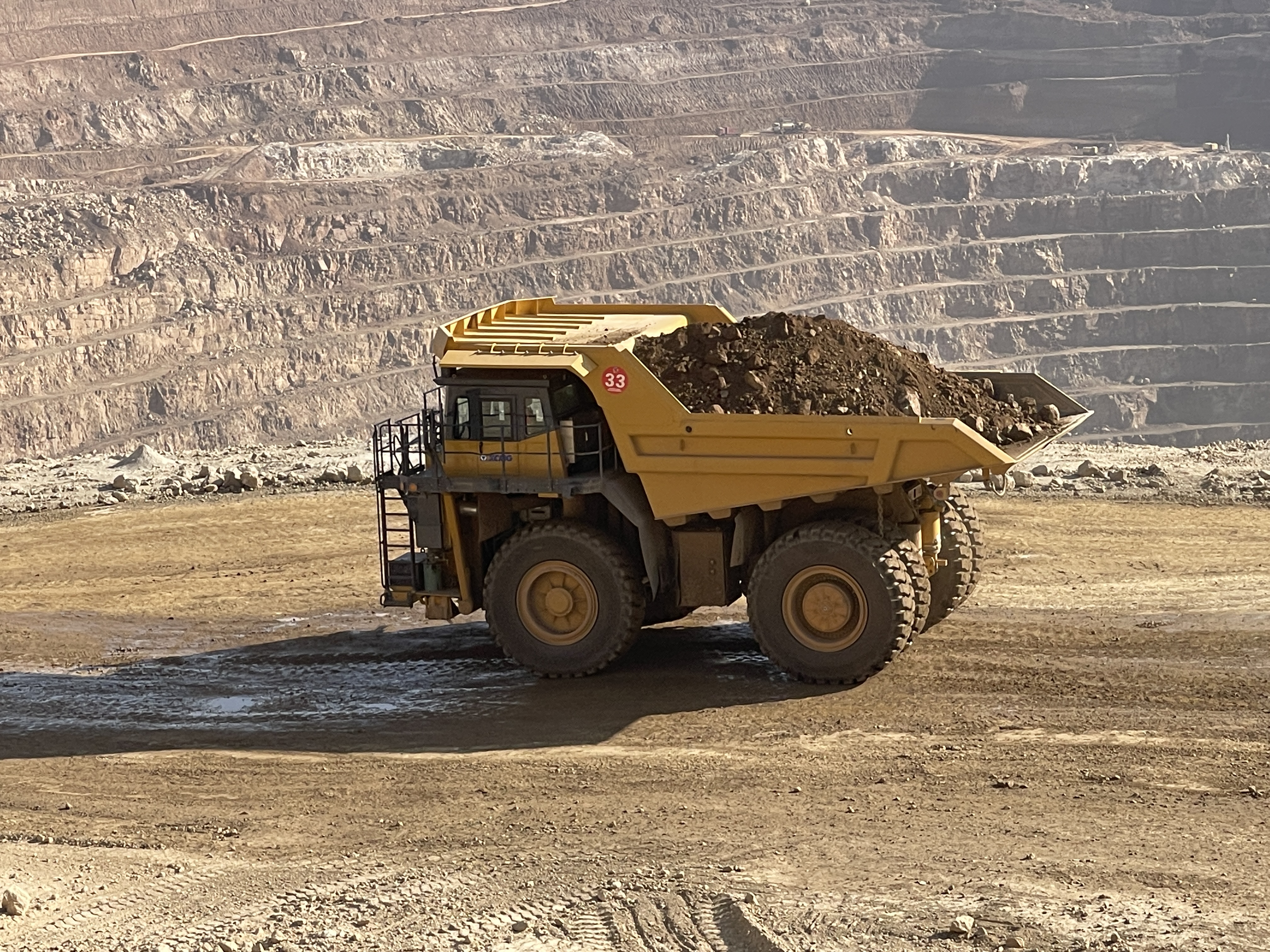 徐工XDE130雙橋剛性礦車效能非凡！