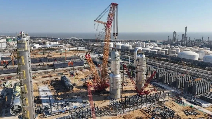 三小時制勝！徐工XGC88000助力2000噸石化設備成功就位