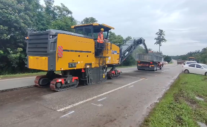 徐工成套道路機(jī)械油面施工，這次在馬來西亞！