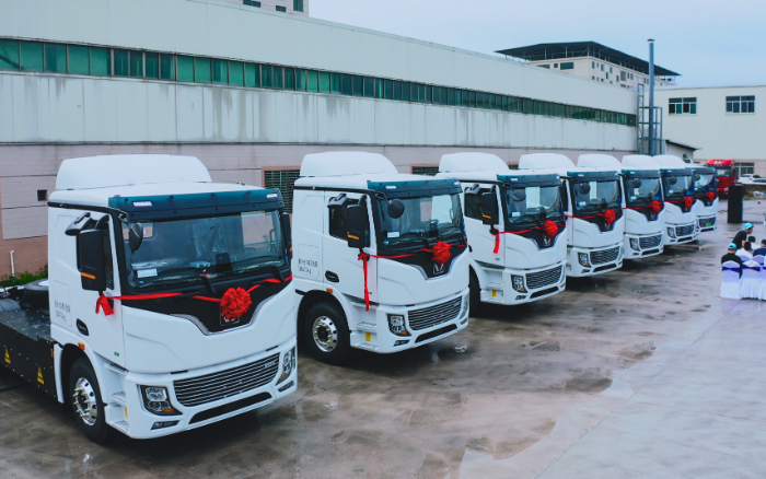 預(yù)見“梅”好！百臺(tái)徐工底置充電牽引車奔赴廣東梅州