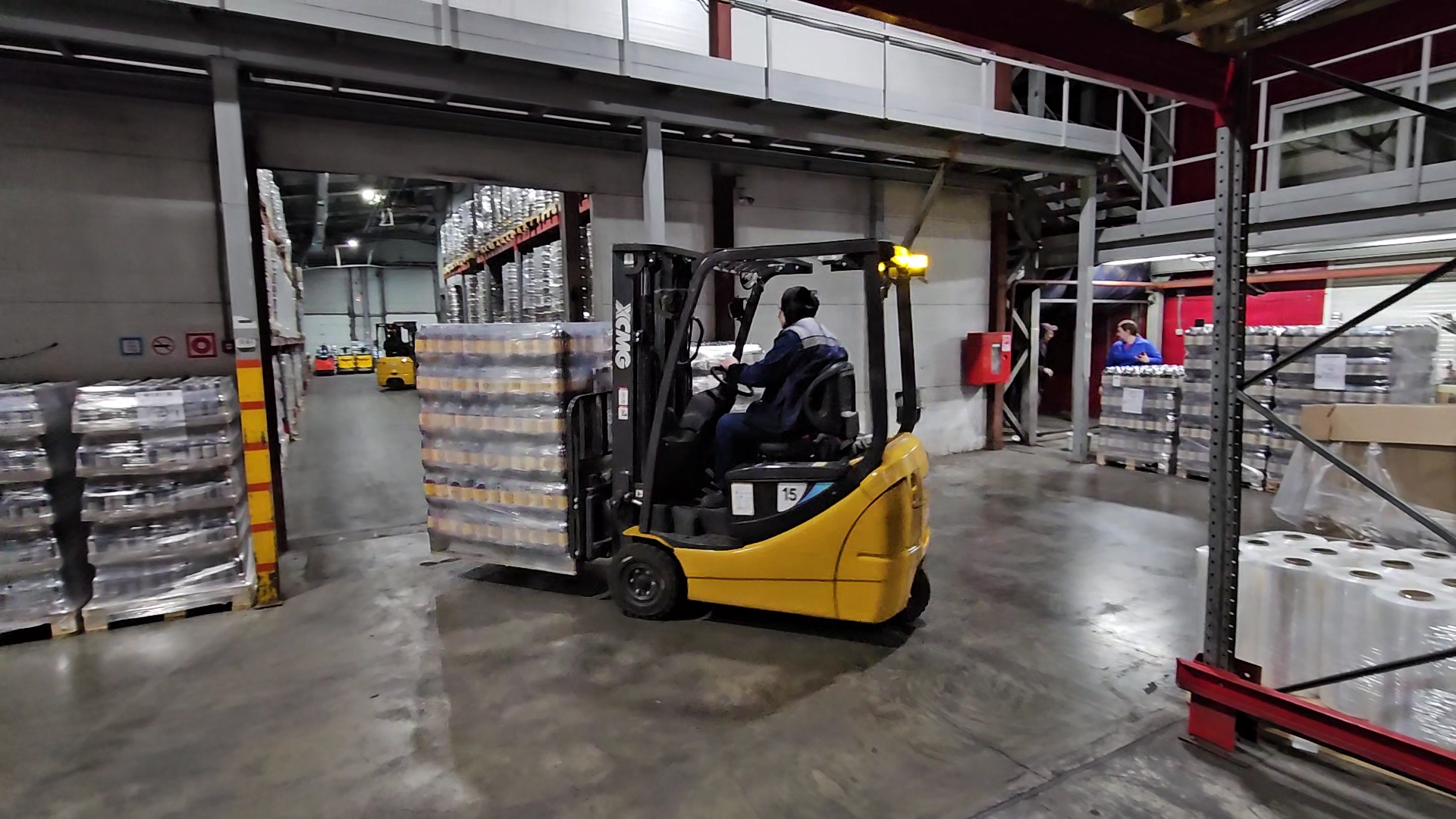 狹小空間搬運利器！徐工三支點平衡重叉車