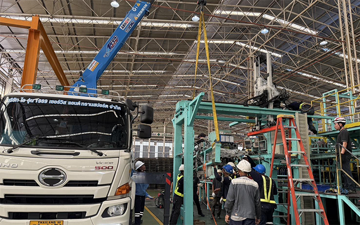 隨車吊界 “卷王” 現(xiàn)身東南亞廠房，一機(jī)頂十臺