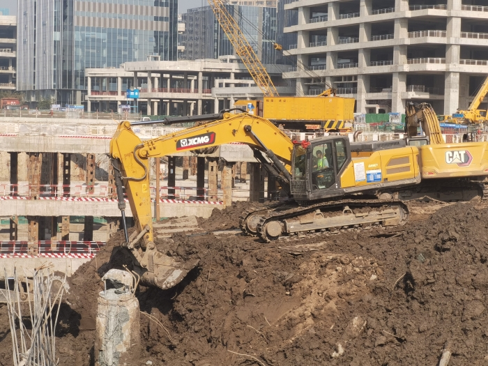 品質(zhì)+節(jié)油+高效！徐工XE335GK助建亞洲最大地下空間