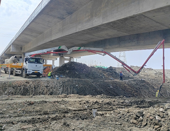 輕靈穩(wěn)?。⌒旃?3米泵車領(lǐng)航新城鎮(zhèn)基建