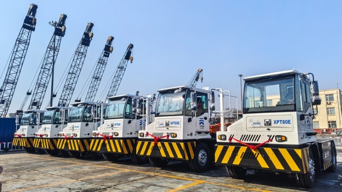 新車交付忙！徐工新能源重載牽引車以多維優(yōu)勢賦能大宗貨物智慧轉(zhuǎn)運