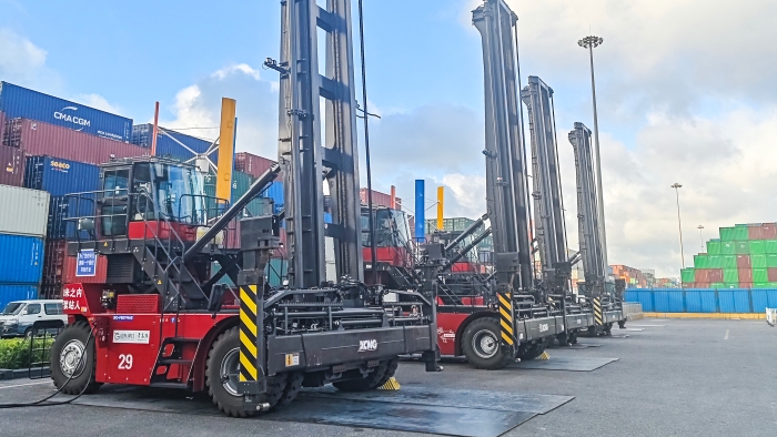 逐綠向新，東方大港涌動(dòng)“徐工純電力量”！