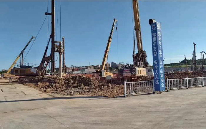 粘土 + 花崗巖地層 “攔路虎”？徐工 XR320E 旋挖鉆機(jī)高效破解助廈門軌交