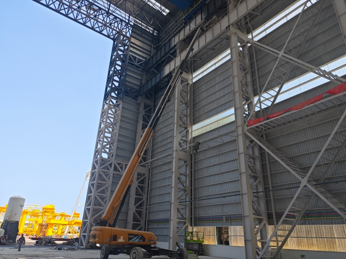 52米“巨臂”顯神通！徐工純電動高空作業(yè)平臺高效攻堅(jiān)藍(lán)水海洋車間擴(kuò)建