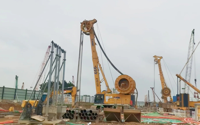 徐工 XTC120 雙輪銑，攻克機(jī)場(chǎng)隧道復(fù)雜地質(zhì)！