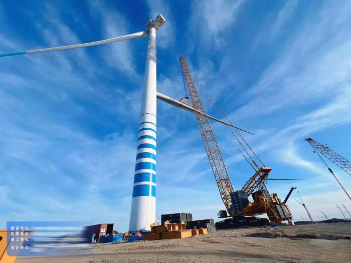 大國重器顯擔當——XLC18000M征戰(zhàn)戈壁灘，125米高空精準托起10兆瓦風電巨擘！
