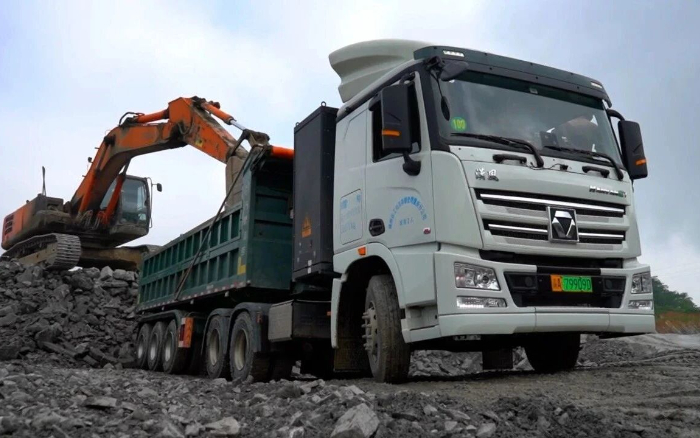 三次都選TA！徐工純電動(dòng)牽引車助力西南砂石料運(yùn)輸！