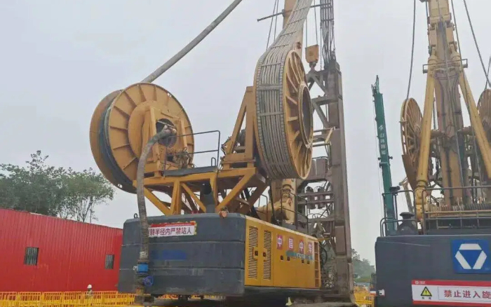 地質(zhì)無(wú)難題！徐工雙輪銑槽機(jī)助力區(qū)域基建按下 “加速鍵”