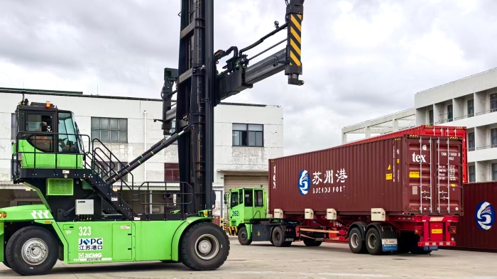 近零碳時(shí)代，港口何為？徐工以綠色成套解決方案破題