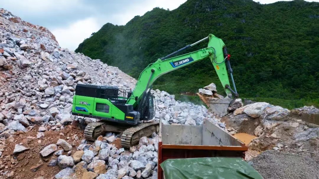 廣西“石料大戶”親測：徐工XE380EV電挖，年省六七成！