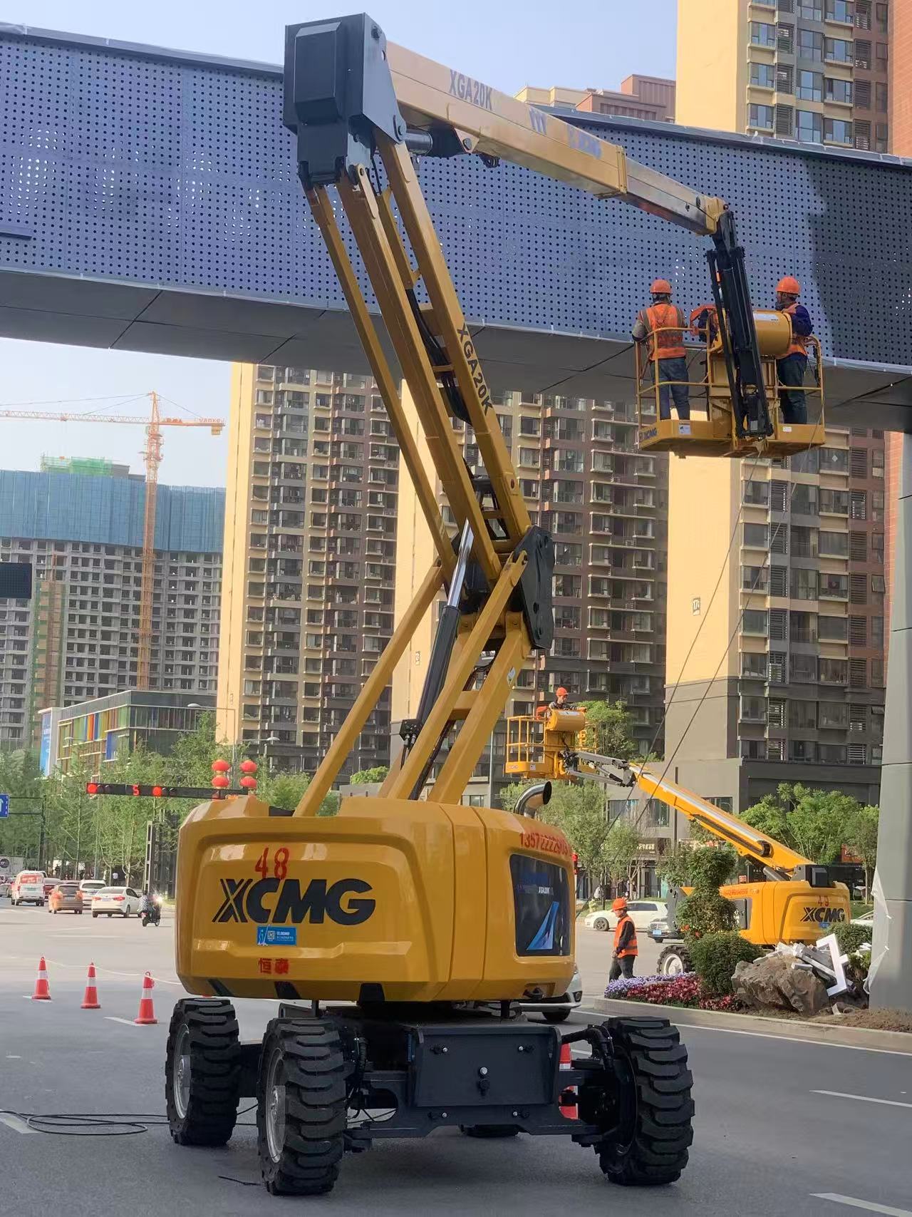 徐工XGA20K高空作業(yè)車“硬核助力”西安幸福林帶建設(shè)