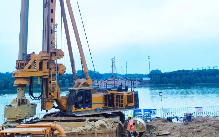 近3000根樁基，徐工旋挖機(jī)群聯(lián)合作業(yè)效率高