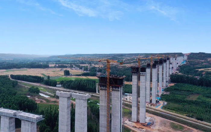 云端大片！看徐工“進擊的巨人”如何“牽線搭橋” ？