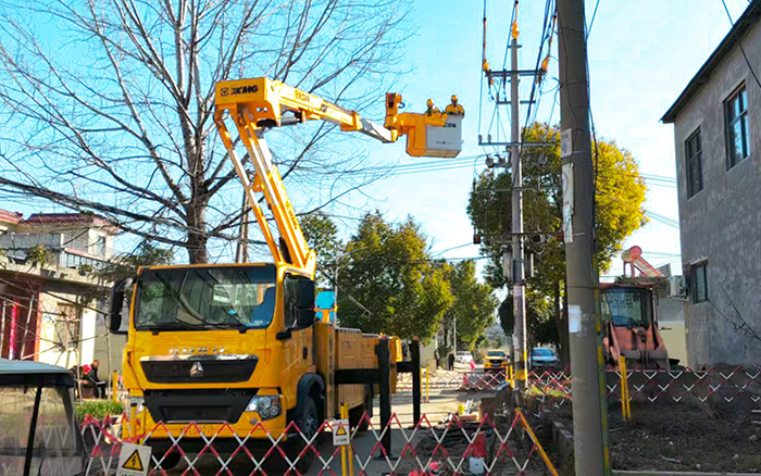 帶電作業(yè)“零打擾”！徐工GKJH18C絕緣斗臂車“護航”河南鄉(xiāng)村電網