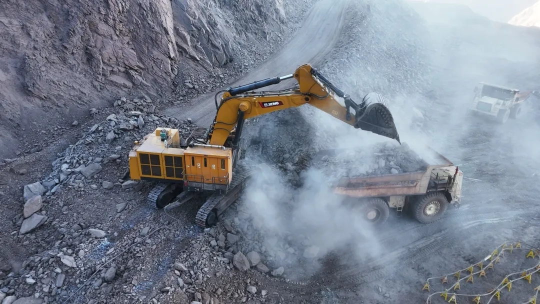 行業(yè)首例！徐工XE1350E拖電遠程智能電挖在鏡鐵山礦高效運營