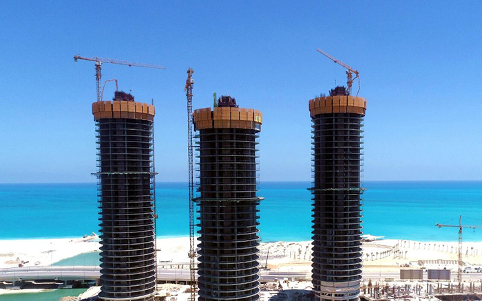 地中海岸，徐工塔機(jī)成群矗立！這畫面絕美～