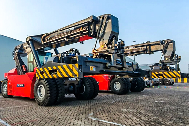 碼頭來了徐工“大家伙”！件雜貨作業(yè)再添綠色動(dòng)能