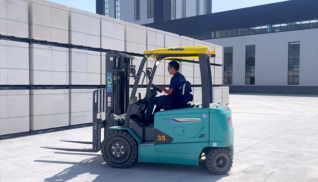 【客戶證言】與“鋰”同行，綠動未來！徐工電動叉車圈粉客戶