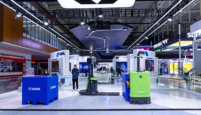 技術(shù)破局 場景落地，徐工具身智能AGV叉車的簡與繁