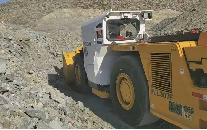 攻克高密度鐵礦！徐工 XUL307F 硬核助力西北礦業(yè)高效開采