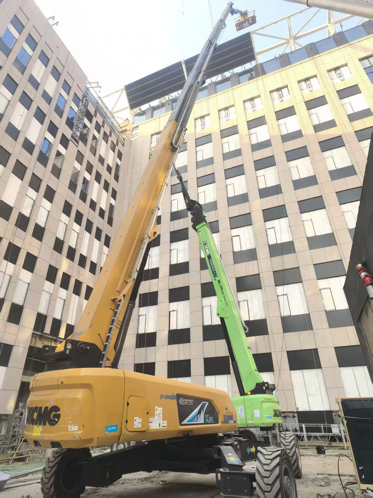 筑夢名校！徐工高米數(shù)直臂高空作業(yè)平臺護(hù)航人大附中項(xiàng)目建設(shè)