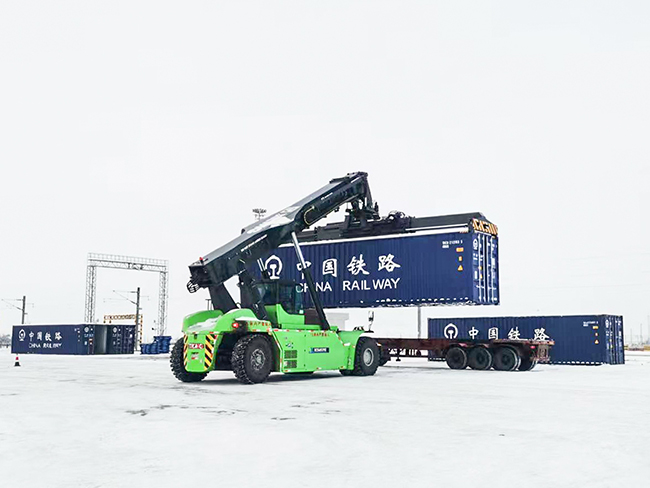 解鎖綠色密碼，徐工正面吊賦能西北鐵路
