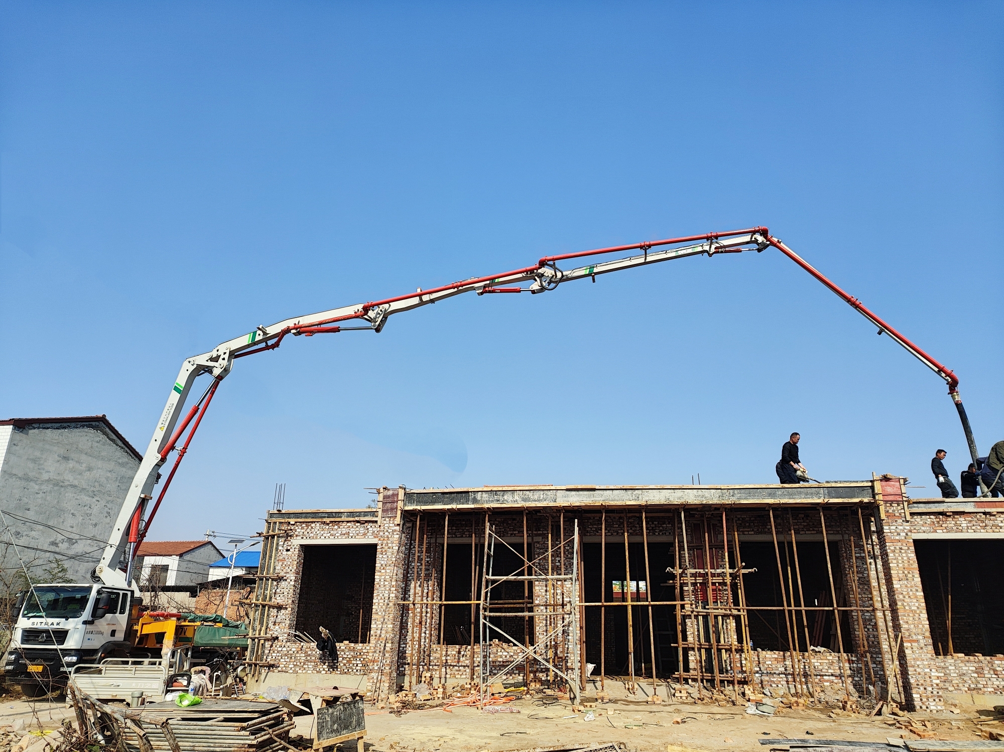 不挑場地，只管高效！徐工小米數(shù)泵車專治鄉(xiāng)鎮(zhèn)施工“不服”！