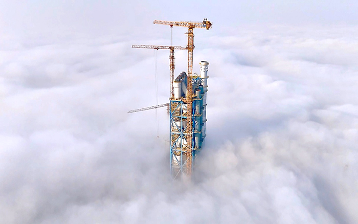 200米高空戰(zhàn)風(fēng)沙！徐工群塔建功沙特重點(diǎn)項(xiàng)目