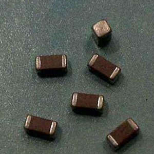 高壓貼片電容的介質(zhì)會(huì)影響電容的性能嗎？